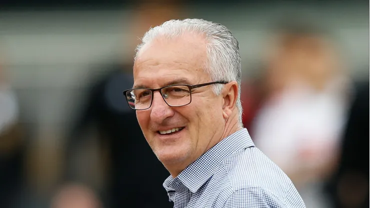 SAO PAULO, BRAZIL - NOVEMBER 04: Dorival Junior head coach of Flamengo looks on during the match against Sao Paulo for the Brasileirao Series A 2018 at Morumbi Stadium on November 04, 2018 in Sao Paulo, Brazil. (Photo by Alexandre Schneider/Getty Images)