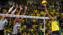 Kisy enfrenta bloqueio das argentinas no Sul-Americano. Foto: Mauricio Val/FVImagem/CBV