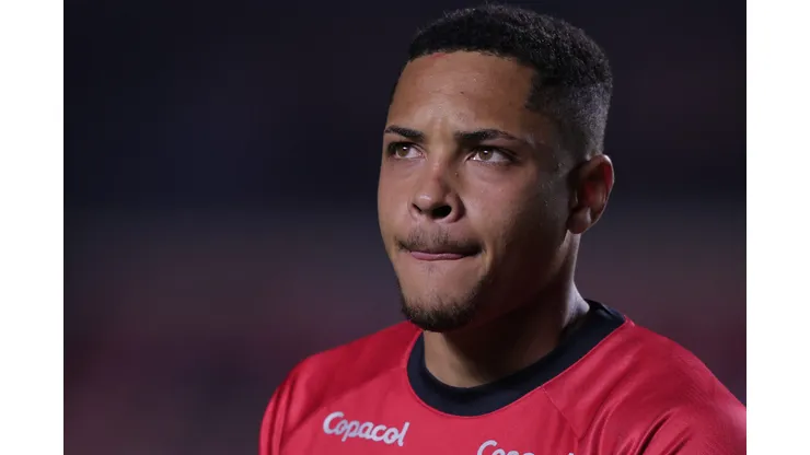 Vitor Roque já está vendido antecipadamente para o Barcelona, mas pode ir mais tarde para lá