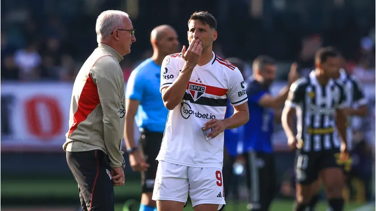 SP - SAO PAULO - 16/07/2023 - BRASILEIRO A 2023, SAO PAULO X SANTOS - Dorival Junior tecnico do Sao Paulo durante partida contra o Santos no estadio Morumbi pelo campeonato Brasileiro A 2023. Foto: Marcello Zambrana/AGIF