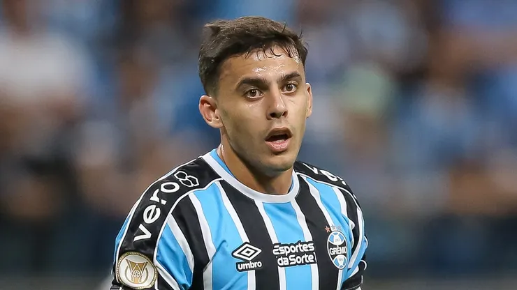 Foto: Pedro H. Tesch/AGIF - Carballo virou assunto no Grêmio.