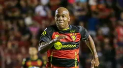 Foto: Rafael Vieira/AGIF - Fabinho jogador do Sport durante partida contra o Criciuma no estadio Ilha do Retiro pelo campeonato Brasileiro B 2023.