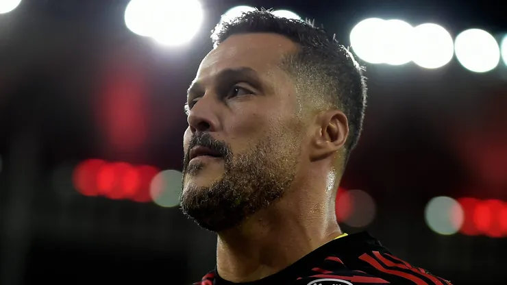 Foto: Thiago Ribeiro/AGIF - Júlio César encerrou a carreira no Flamengo