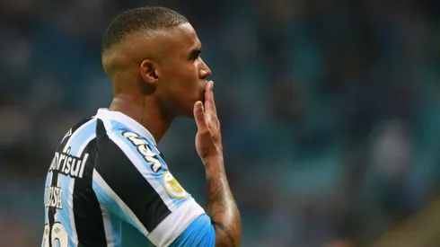 PRÉ-CONTRATO! Sonho de Braz, Douglas Costa tem volta ao Brasil pautada - Foto: Silvio Avila/Getty Images