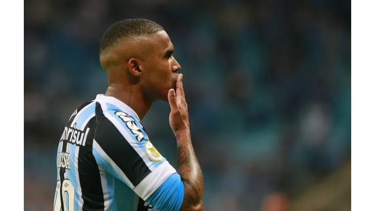 PRÉ-CONTRATO! Sonho de Braz, Douglas Costa tem volta ao Brasil pautada - Foto: Silvio Avila/Getty Images