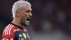 Arrascaeta joga com Bruno Méndez na seleção do Uruguai. Zagueiro interessa ao Mengão para 2024