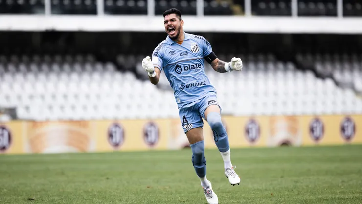 SP - SANTOS - 09/07/2023 - BRASILEIRO A 2023, SANTOS X GOIAS - Joao Paulo jogador do Santos comemora gol durante partida contra o Goias no estadio Vila Belmiro pelo campeonato Brasileiro A 2023. Foto: Abner Dourado/AGIF