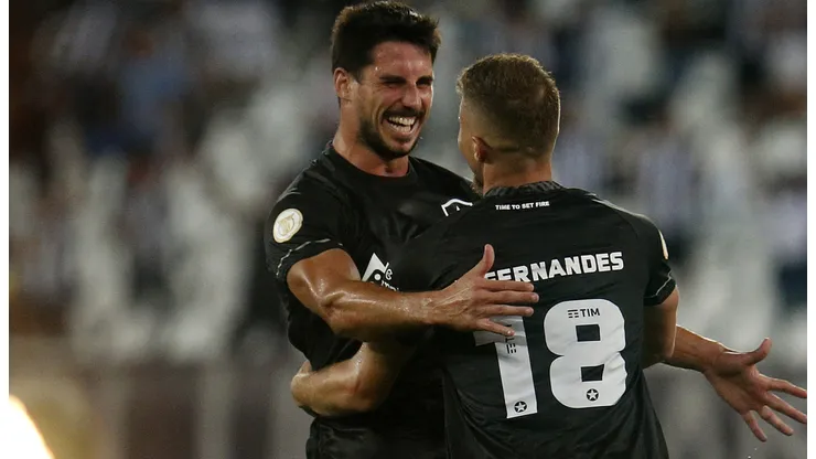 Gabriel Pires e Lucas Fernandes têm empréstimos se encerrando no Botafogo em dezembro