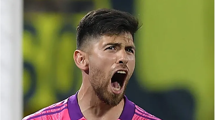 SANTIAGO DEL ESTERO, ARGENTINA - DECEMBER 08: Agustín Rossi of Boca Juniors celebrates after saving the penalty from Héctor Fertoli of Talleres (not in frame) in the shootout after during the final match of Copa Argentina 2021 between Boca Juniors and Talleres at Estadio Unico Madre de Ciudades on December 08, 2021 in Santiago del Estero, Argentina. (Photo by Hernan Cortez/Getty Images)
