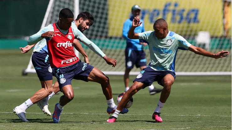 Vanderlan (de colete vermelho) recebeu proposta do CSKA Moscou