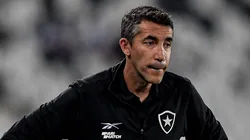 Foto: Thiago Ribeiro/AGIF - Bruno Lage tecnico do Botafogo durante partida contra o Guarani-PAR no estadio Engenhao pelo campeonato Copa Sul-Americana 2023.