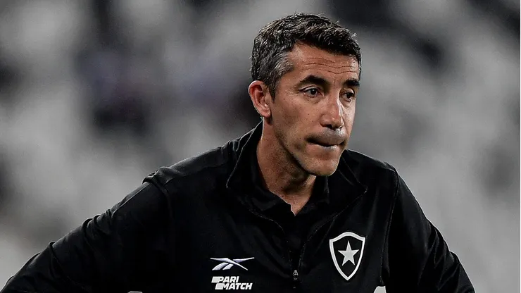 Foto: Thiago Ribeiro/AGIF - Bruno Lage tecnico do Botafogo durante partida contra o Guarani-PAR no estadio Engenhao pelo campeonato Copa Sul-Americana 2023.