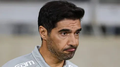 MG - BELO HORIZONTE - 02/08/2023 - LIBERTADORES 2023, ATLETICO-MG X PALMEIRAS - Abel Ferreira tecnico do Palmeiras durante partida contra o Atletico-MG no estadio Mineirao pelo campeonato Libertadores 2023. Foto: Gilson Lobo/AGIF