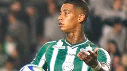 Foto: Gabriel Machado/AGIF - Alef Manga: jogador está emprestado pelo Coritiba ao FC Pafos