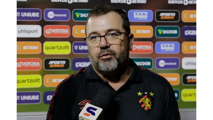 Foto: Rafael Vieira/AGIF- Enderson Moreira explica novas alterações