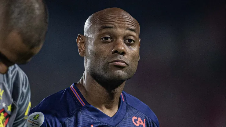 Foto: Isabela Azine/AGIF - Vagner Love jogador do Sport durante partida contra o Vila Nova-GO no estadio Onesio Brasileiro Alvarenga pelo campeonato Brasileiro A 2023.