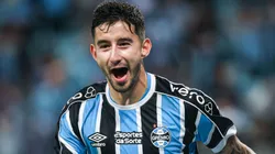 Foto: Maxi Franzoi/AGIF - Mathias Villasanti jogador do Gremio comemora seu gol durante partida contra o Bahia no estadio Arena do Gremio pelo campeonato Copa do Brasil 2023.
