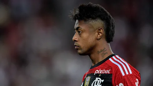 Bruno Henrique está suspenso e não enfrenta o Athletico-PR