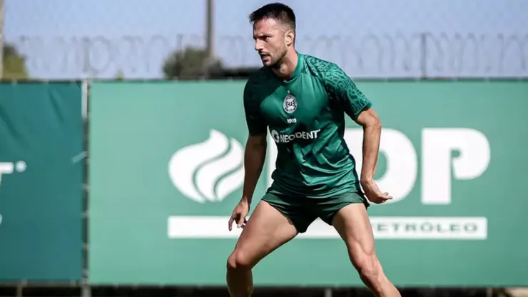 Imagem: Divulgação/Coritiba - Samaris: volante grego está confiante no Coritiba