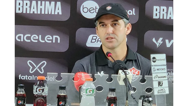 Foto: Walmir Cirne/AGIF-Léo Condé evita apontar um culpado após goleada sofrida