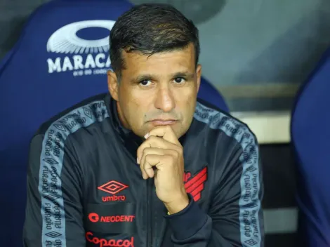 Wesley Carvalho dá entrevista em tom de despedida e avalia trabalho à frente do comando técnico
