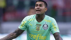 SP - SAO PAULO - 15/04/2023 - BRASILEIRO A 2023, PALMEIRAS X CUIABA - Dudu jogador do Palmeiras reclama com a arbitragem durante partida contra o Cuiaba no estadio Arena Allianz Parque pelo campeonato BRASILEIRO A 2023. Foto: Ettore Chiereguini/AGIF