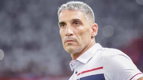 Vojvoda técnico do Fortaleza durante partida contra o América-MG na Arena Castelão pelo campeonato Copa Sul-Americana 2023. Foto: Lucas Emanuel/AGIF