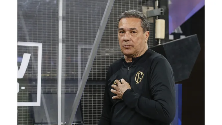 PARAR O MERCADO! Corinthians descarta Luxa e pode ter técnico BOMBÁSTICO em 2024 - Foto: Ricardo Moreira/Getty Images