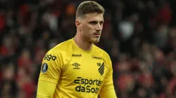 PR - CURITIBA - 08/08/2023 - LIBERTADORES 2023, ATHLETICO-PR X BOLIVAR - Bento goleiro do Athletico-PR durante partida contra o Bolivar no estadio Arena da Baixada pelo campeonato Libertadores 2023. Foto: Robson Mafra/AGIF