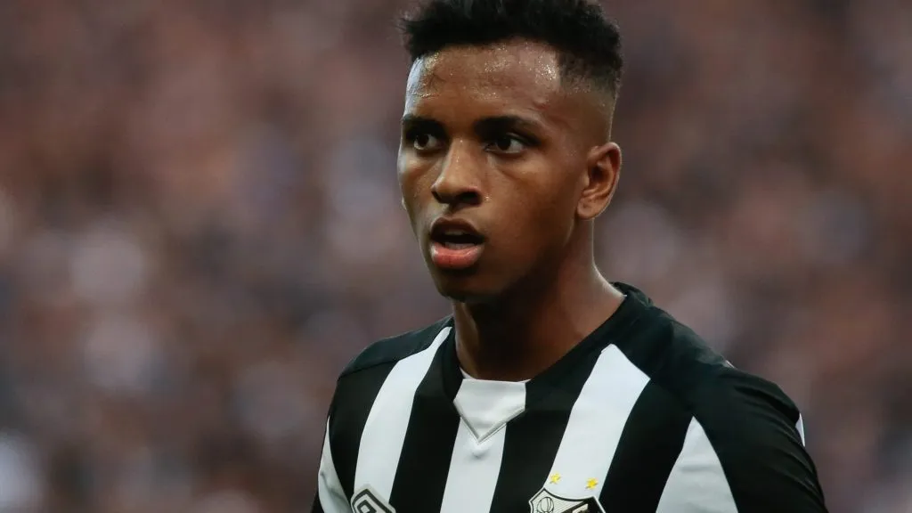 Foto: Marcello Zambrana/AGIF – Rodrygo teve boa passagem pelo Santos