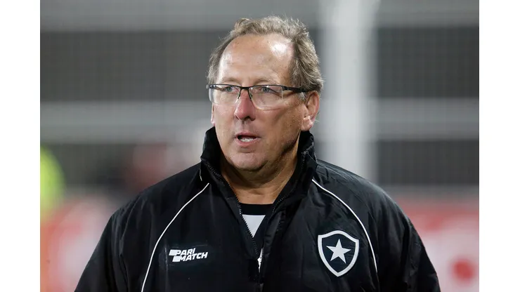 John Textor deve acertar a compra em definitivo do 1º jogador para 2024 no Botafogo