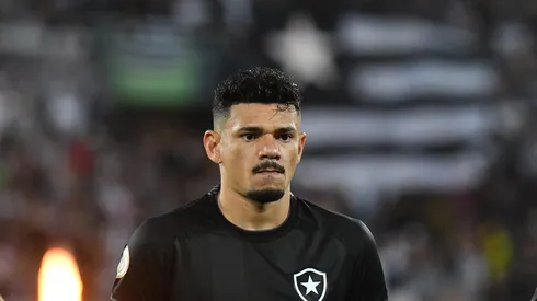 RJ - RIO DE JANEIRO - 15/07/2023 - BRASILEIRO A 2023, BOTAFOGO X BRAGANTINO - Tiquinho Soares jogador do Botafogo durante partida contra o Bragantino no estadio Engenhao pelo campeonato Brasileiro A 2023. Foto: Thiago Ribeiro/AGIF