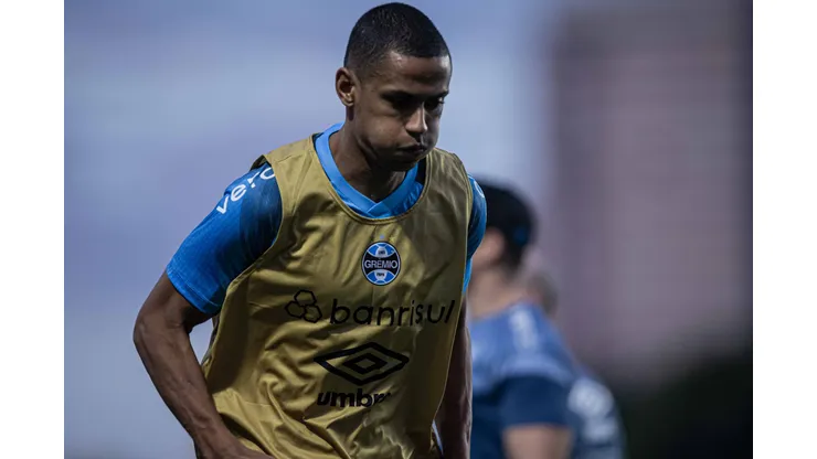 E AÍ? Bruno Alves tem situação RESOLVIDA no Grêmio para 2024- Foto: Heber Gomes/AGIF