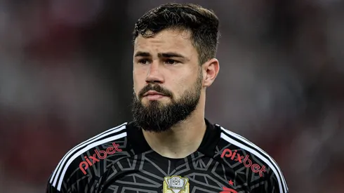 RJ - RIO DE JANEIRO - 26/08/2023 - BRASILEIRO A 2023, FLAMENGO X INTERNACIONAL - Matheus Cunha goleiro do Flamengo durante partida contra o Internacional no estadio Maracana pelo campeonato Brasileiro A 2023. Foto: Thiago Ribeiro/AGIF