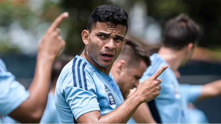 Bruno Rodrigues permanece no Cruzeiro até dezembro após janela fechar no mundo árabe