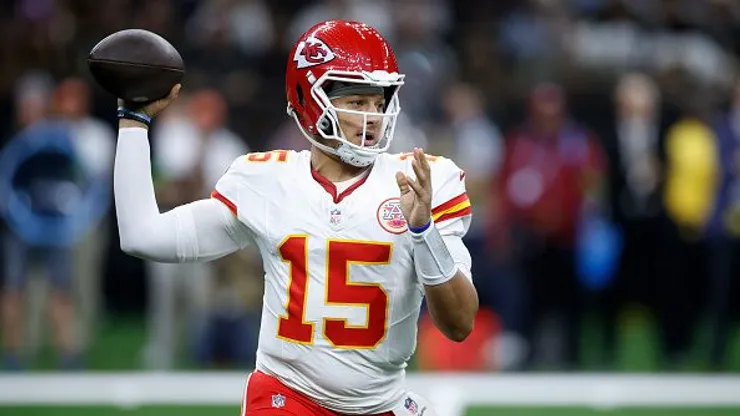 Mahomes estará em campo na estreia do Chiefs