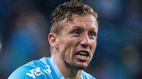 RS - Porto Alegre - 20/09/2022 - BRASILEIRO B 2022, GREMIO X SPORT - Lucas Leiva jogador do Gremio comemora seu gol durante partida contra o Sport no estadio Arena do Gremio pelo campeonato Brasileiro B 2022. Foto: Maxi Franzoi/AGIF