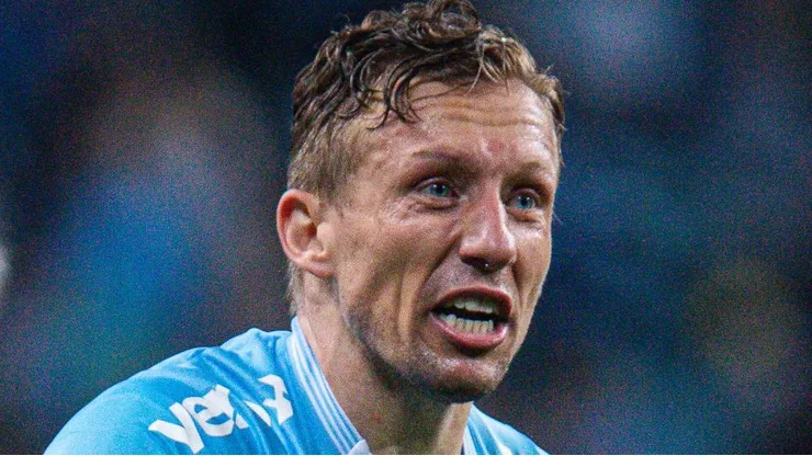RS - Porto Alegre - 20/09/2022 - BRASILEIRO B 2022, GREMIO X SPORT - Lucas Leiva jogador do Gremio comemora seu gol durante partida contra o Sport no estadio Arena do Gremio pelo campeonato Brasileiro B 2022. Foto: Maxi Franzoi/AGIF