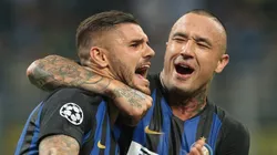 MILAN, ITALY - SEPTEMBER 18: Mauro Emanuel Icardi (L) of FC Internazionale celebrates his goal with his team-mate Radja Nainggolan during the Group B match of the UEFA Champions League between FC Internazionale and Tottenham Hotspur at San Siro Stadium on September 18, 2018 in Milan, Italy. (Photo by Emilio Andreoli/Getty Images)