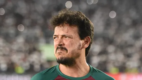 Photo by Christian Alvarenga/Getty Images - Fernando Diniz recebe declaração de Veiga