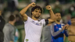 SC - Chapeco - 31/08/2019 - Brasileiro Serie A 2019, Chapecoense x Santos - Victor Ferraz jogador do Santos comemora vitoria ao final da partida contra o Chapecoense no estadio Arena Conda pelo campeonato Brasileiro A 2019. Foto: Ricardo Luis Artifon/AGIF