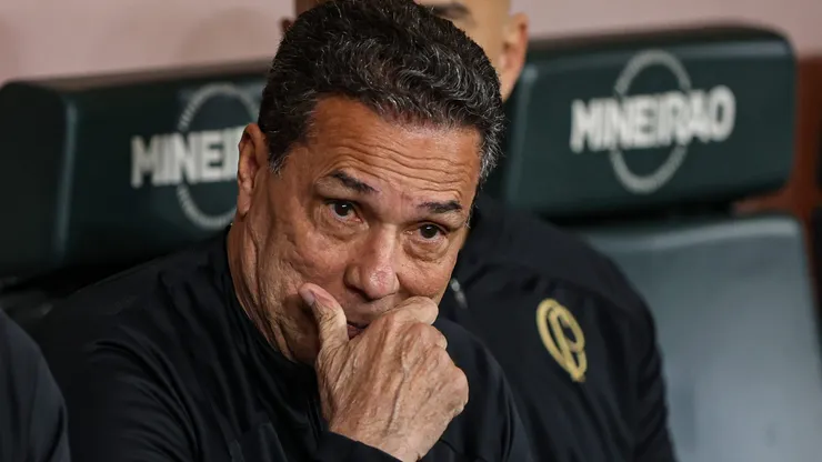 Foto: Gilson Lobo/AGIF - Vanderlei Luxemburgo tecnico do Corinthians durante partida contra o Atletico-MG no estadio Mineirao pelo campeonato Brasileiro A 2023.