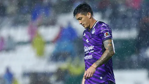 Lucas Merolla esteve próximo de fechar com Santos, mas agora terá que lidar com cirurgia no joelho em seu clube no México