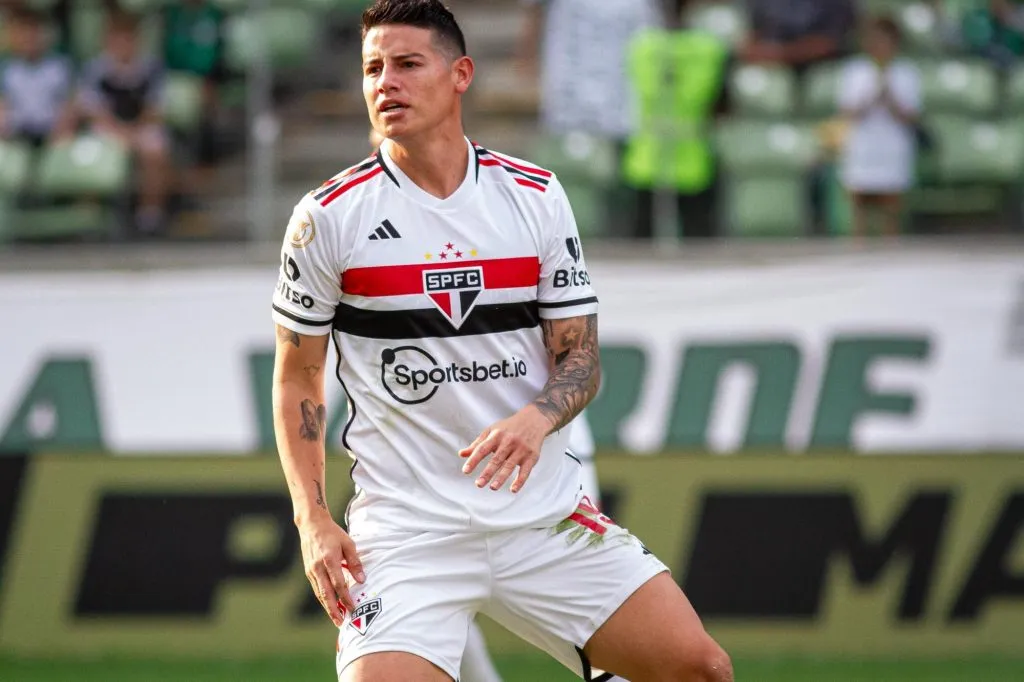 Foto: Fernando Moreno/AGIF – James Rodrigues jogador do Sao Paulo durante partida contra o America-MG no estadio Independencia pelo campeonato Brasileiro A 2023.