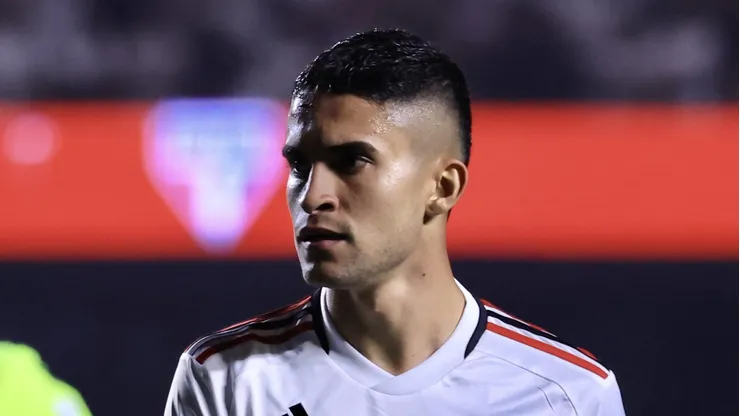 Nestor em ação pelo Tricolor