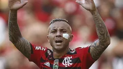 RIO DE JANEIRO, BRAZIL - AUGUST 14: Everton Cebolinha of Flamengo reacts during a match between Flamengo and Athletico Paranaense as part of Brasileirao 2022 at Maracana Stadium on August 14, 2022 in Rio de Janeiro, Brazil. (Photo by Wagner Meier/Getty Images)