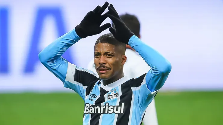 Foto: Pedro H. Tesch/AGIF - Jean Pyerre sempre é acompanhado pelo Grêmio.