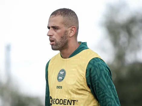 Atacante do Coritiba toma atitude DRÁSTICA e situação pode ‘respingar’ em Slimani