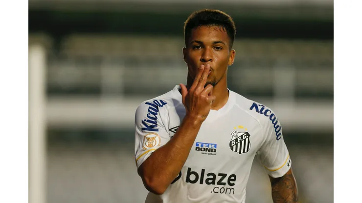 SANTOS, BRAZIL - JULY 23: Marcos Leonardo of Santos celebrates after scoring the team's second goal during the match between Santos and Botafogo as part of Brasileirao Series A 2023 at Urbano Caldeira Stadium (Vila Belmiro) on July 23, 2023 in Santos, Brazil. (Photo by Ricardo Moreira/Getty Images)
