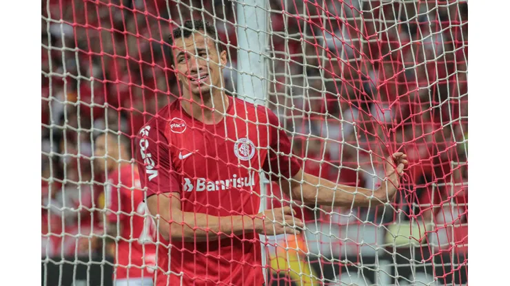 RS - Porto Alegre - 21/11/2018 - Brasileiro A 2018, Internacional x Atletico-MG - Leandro Damiao jogador do Internacional lamenta chance perdida durante partida contra o Atletico-MG no estadio Beira-Rio pelo campeonato Brasileiro A 2018. Foto: Lucas Sabino/AGIF